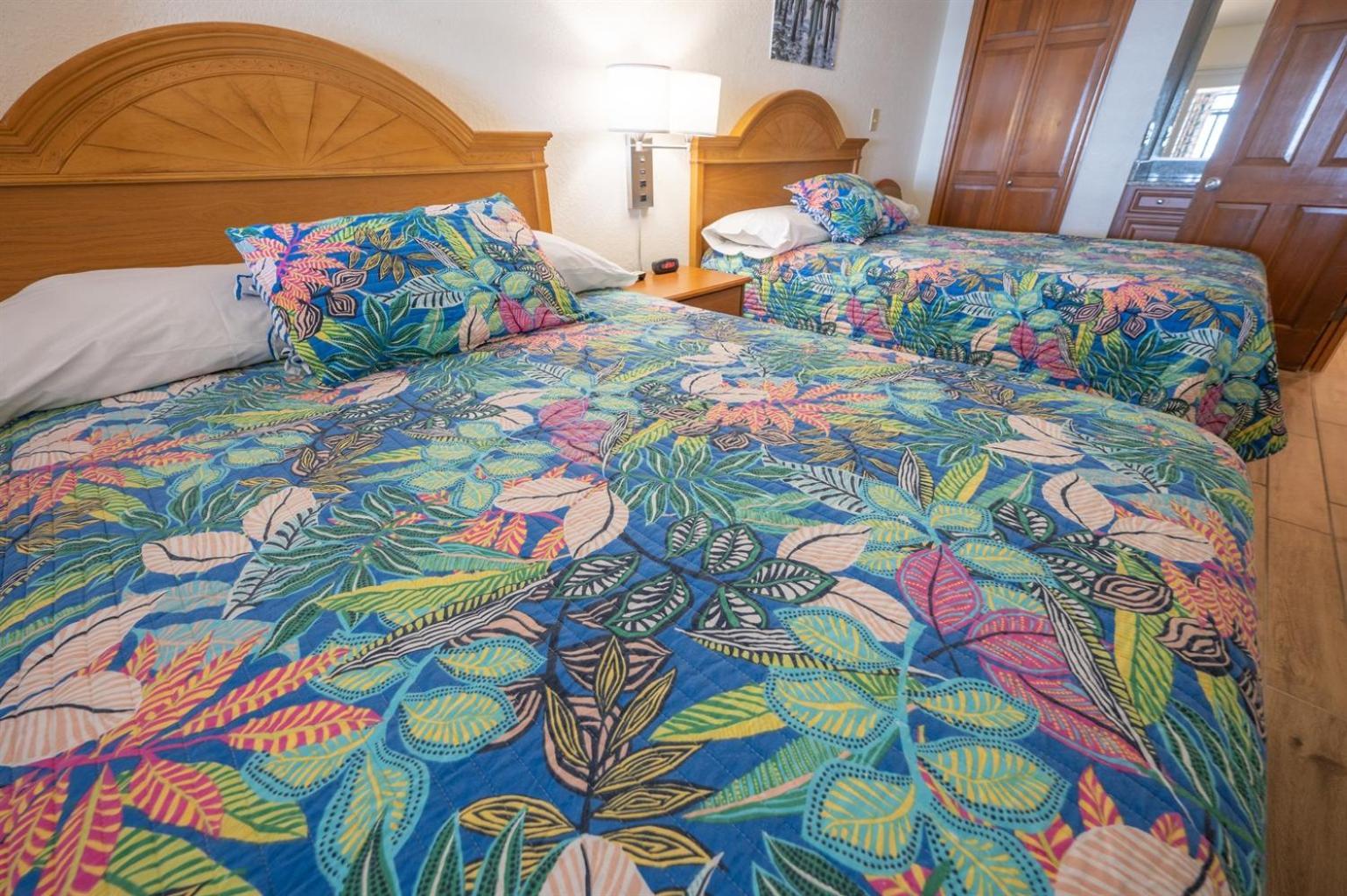 מירטל ביץ' New Remodeled Direct Oceanfront Views Beach Cove מראה חיצוני תמונה